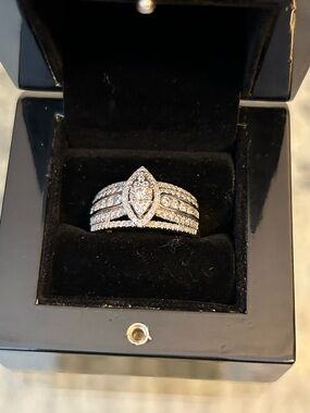 Vera Wang 14k gold diamond ring Marquise Halo Bridal Ring Size 9